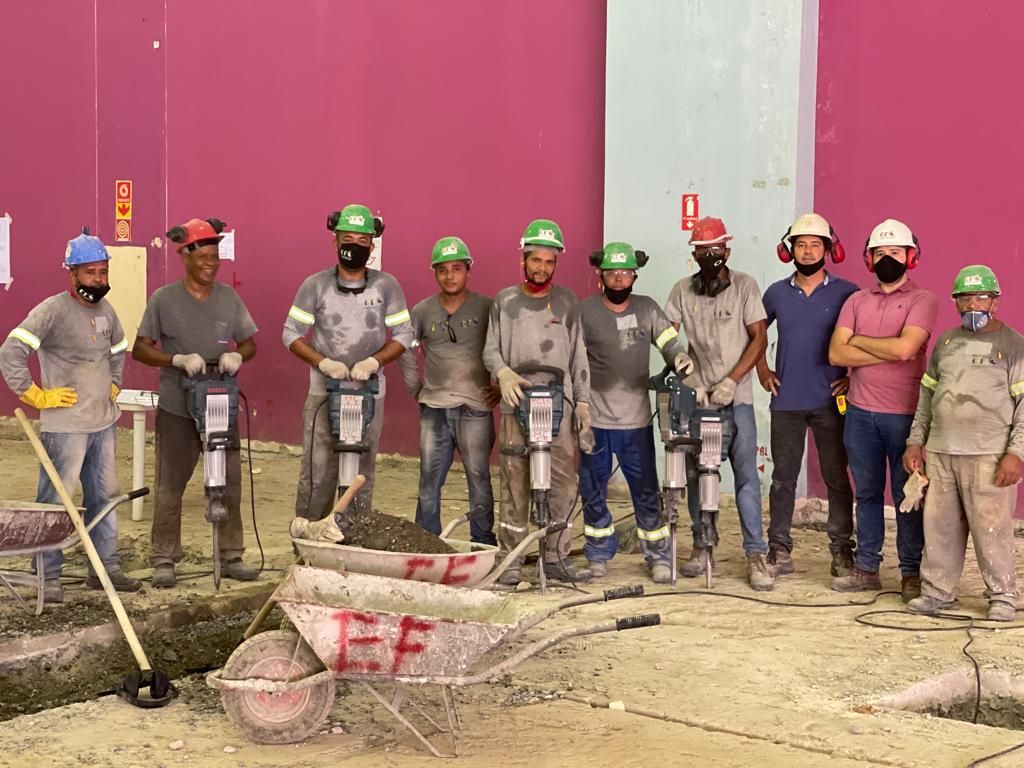 Equipe do Grupo EF na obra da Mobly, Shopping Dom Pedro